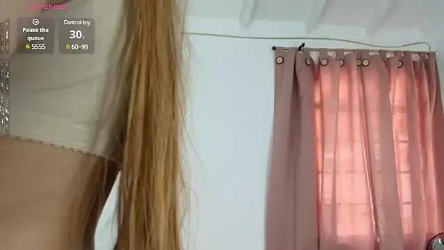 zaraquiinn from StripChat