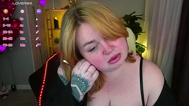 ZaraReignn from StripChat