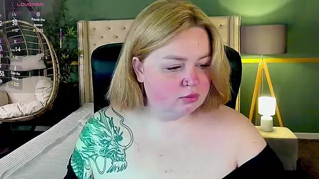 ZaraReignn from StripChat