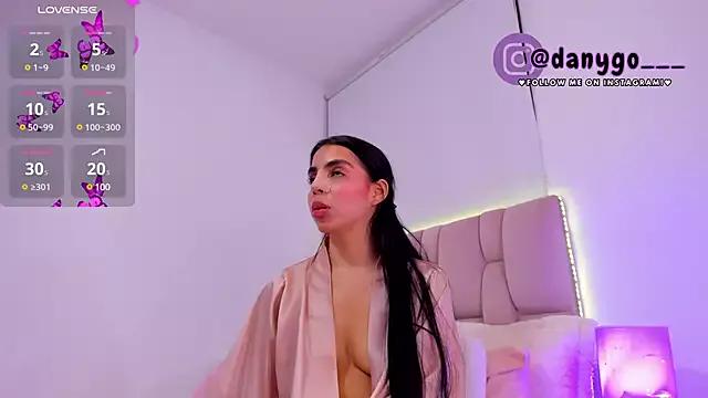 ZarianaEvanz from StripChat is Freechat