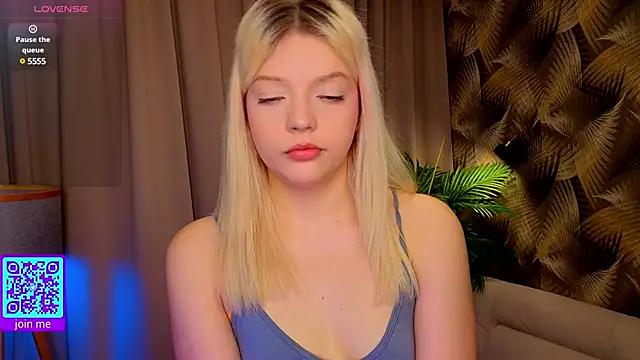 ZazaLiya from StripChat