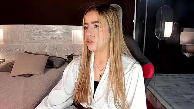 Zhaavia from StripChat