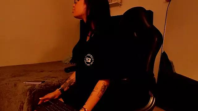 zhairabreezz from StripChat is Freechat