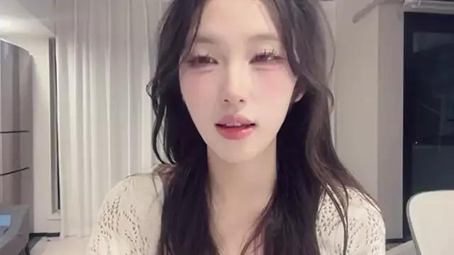 ZhaoZhao-ZM webcams show profile image 
