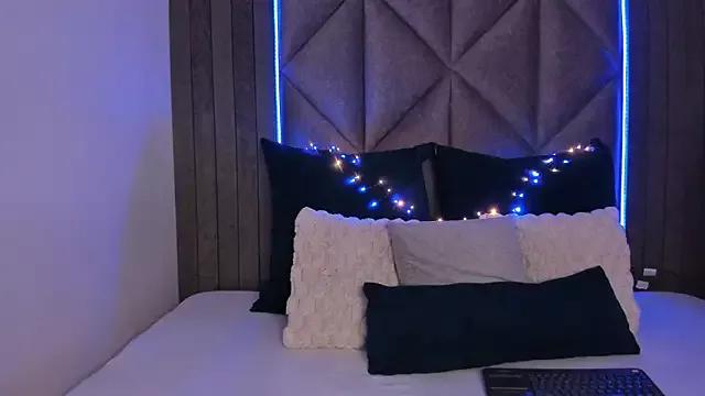 ZoeeMartinezz__ from StripChat is Freechat