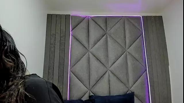 ZoeeMartinezz__ from StripChat
