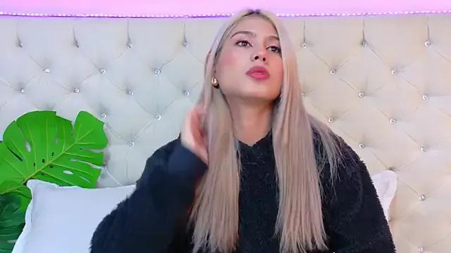 ZoehAngel from StripChat is Freechat