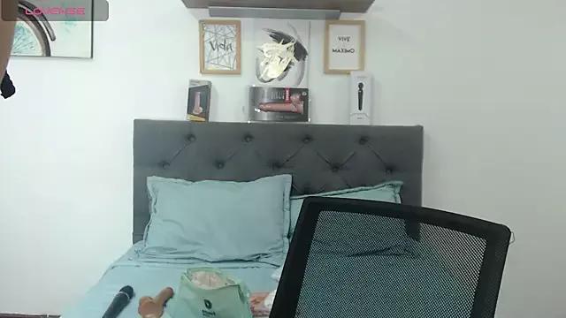 zohet_kriss from StripChat is Freechat