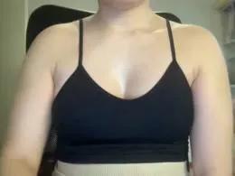 LittleLily28 from xCams