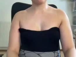 LittleLily28 from xCams