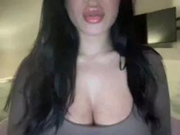 Sarahyana webcams show profile image 
