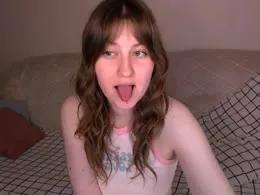 YummyPolly from xCams
