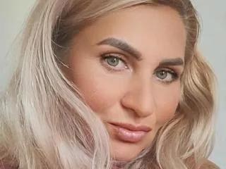 ChaudeEvely webcams show profile image 