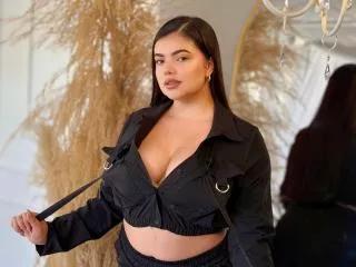 LaraJames from xLove