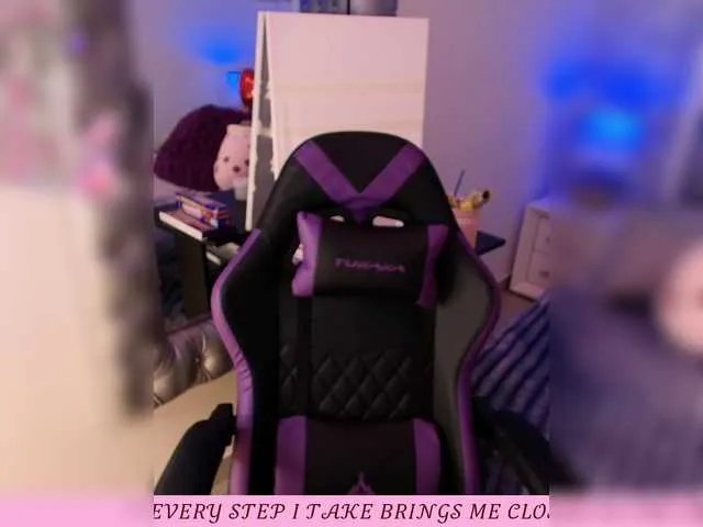 EinnyMure on BongaCams