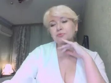 laramrs — Hello! Glad to see you here, let's make our communication amazing together. #new #nonude #mature #natural #lady [413 tokens remaining]