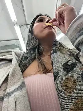 Cami_Leon2 — Squirt and take vitaferRide dildo