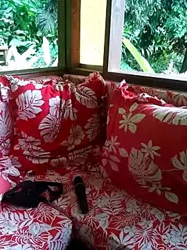 emiliemilf — Topless dehors