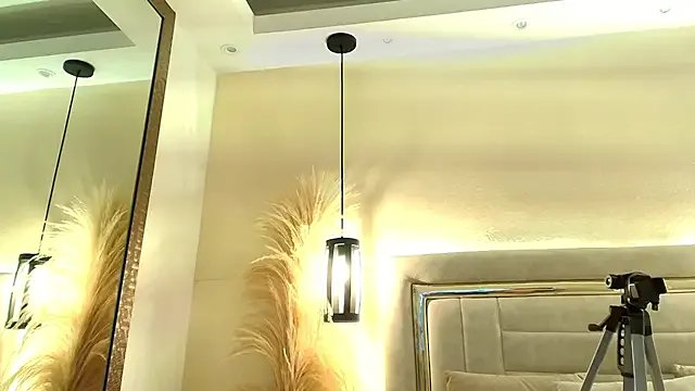 Sofia_Collins- on StripChat